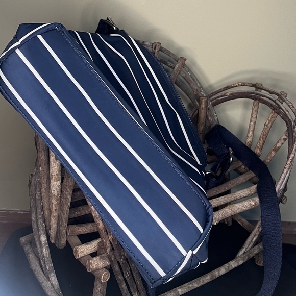 Talbots Crossbody bag 10”x11” - Picture 4 of 6